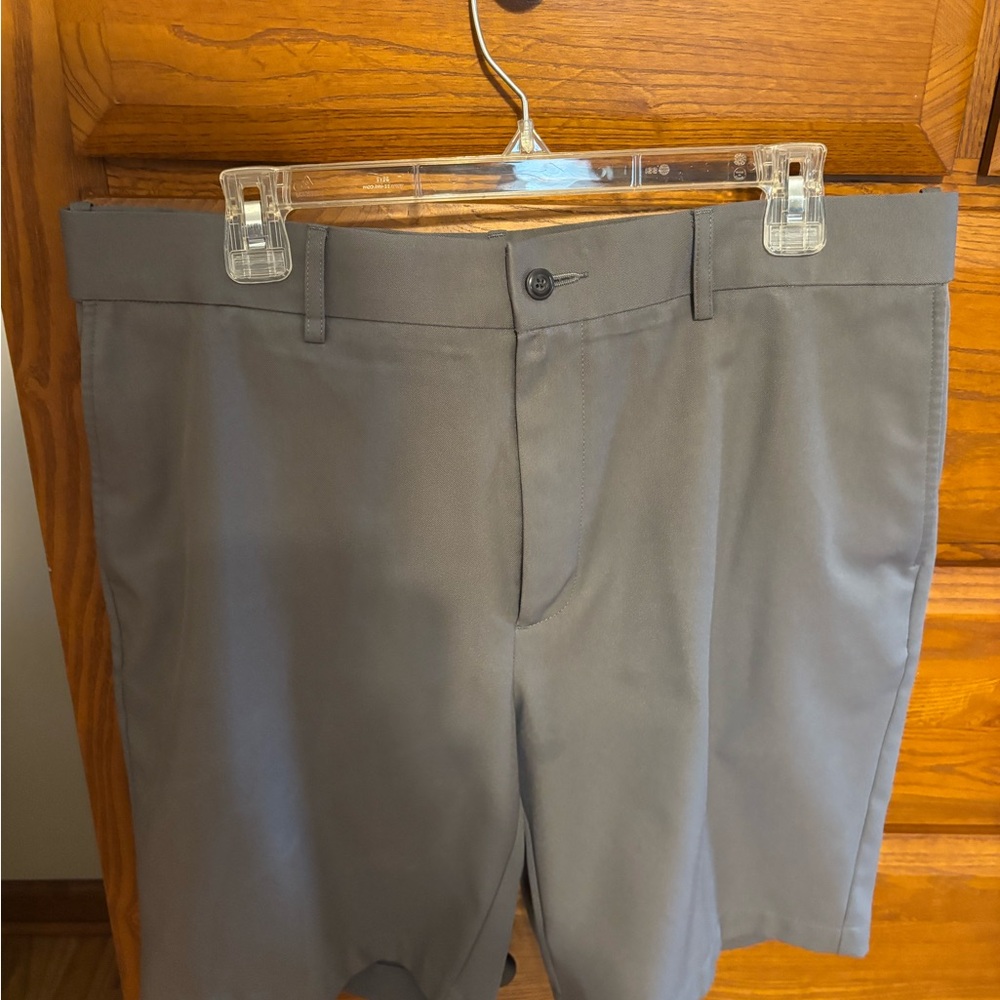 PGA Tour Men's Gray Performance Flat-Front golf Shorts